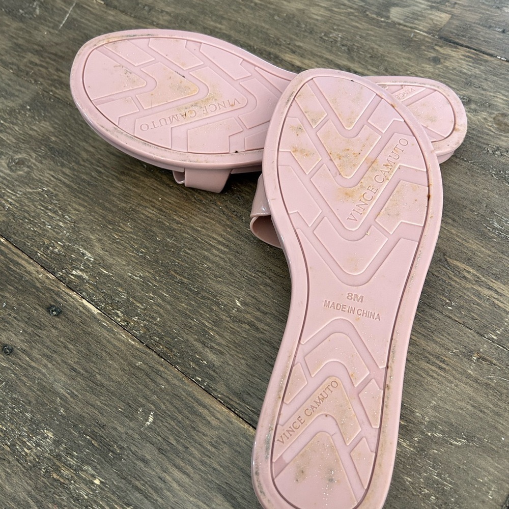 Vince Camuto Size 8 Sandals Pink Solid Rubber Gold Chain Flip Flops EUC - Picture 5 of 6